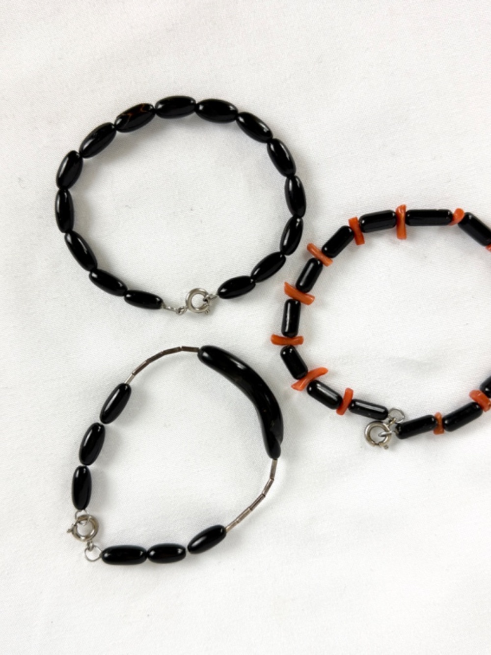 3 Vintage Bracelets Onyx and Orange Coral from Jamaica Handmade - Picture 2 of 9